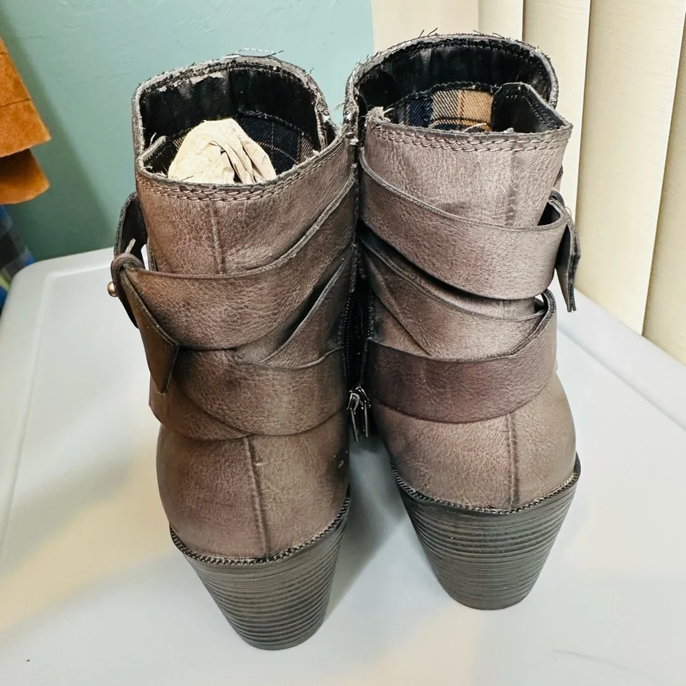 Madden Girl Klaudia Brown Faux Leather Ankle Booties Size 9